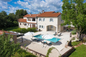 Villa Stora kuća